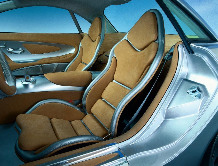 Интерьер Mercedes-Benz Vision SLR Concept (C199) 1999 года  (фото 8 из 10)